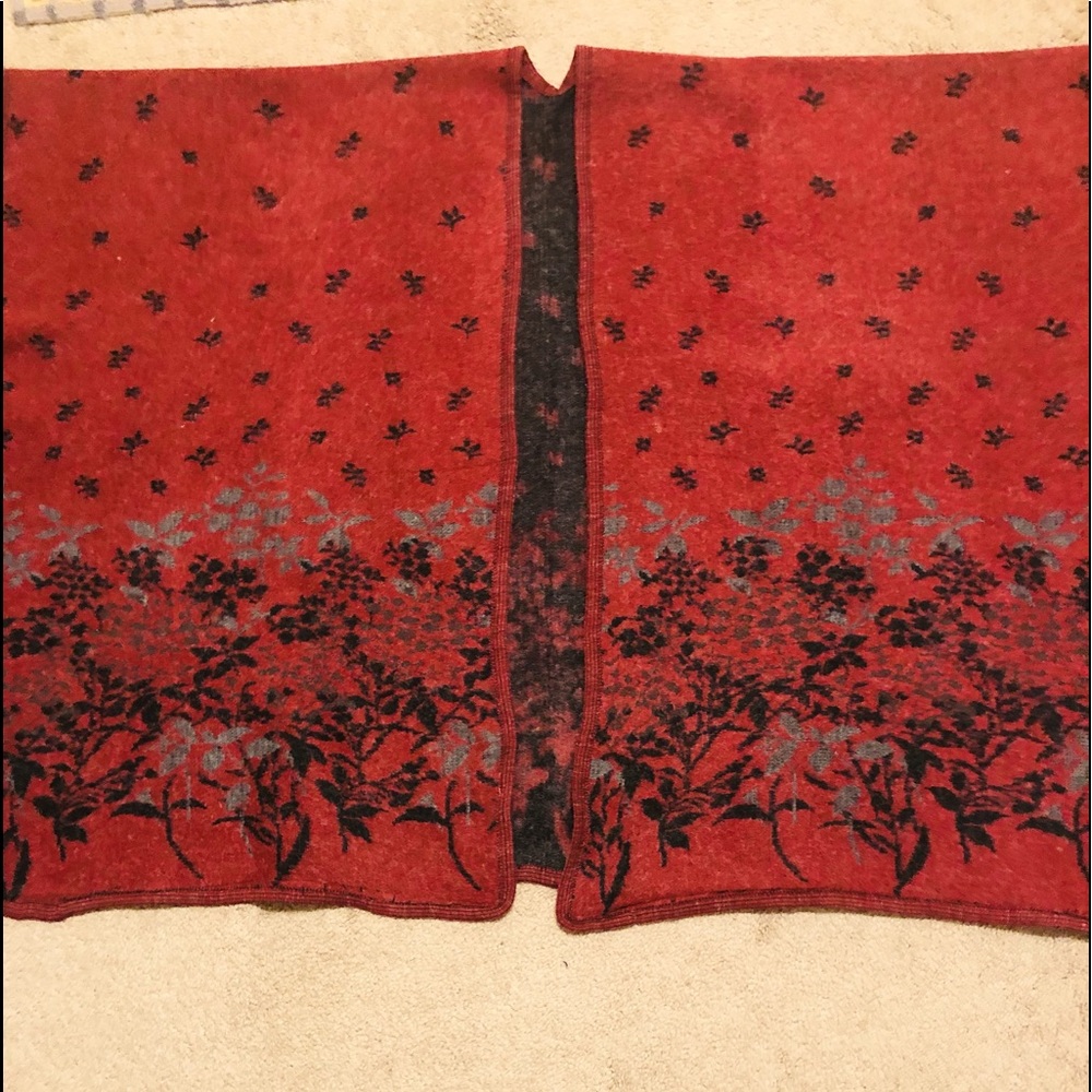 Shawl or cape Burgundy & Black
